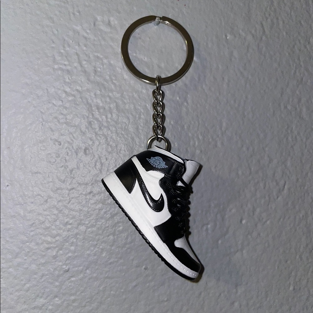 Sneakers Keychain 👟